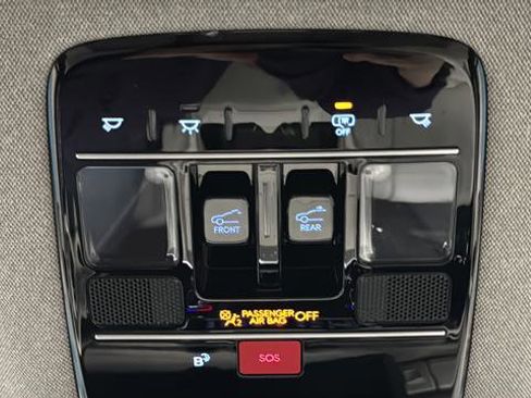 Used 2025 Hyundai Santa Fe Limited image 30