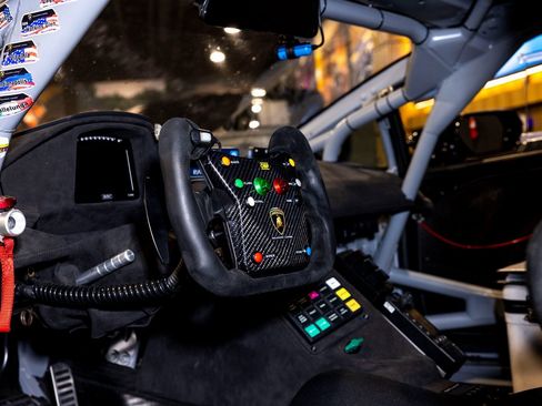 Used 2023 Lamborghini Huracan EVO image 8