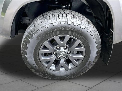 Certified 2022 Toyota Tacoma SR5 w/ SR5 Appearance Package (SM) AWD/4WD image 11