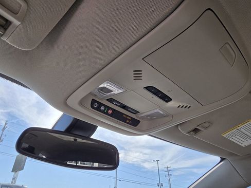 Used 2021 Buick Enclave Essence image 21