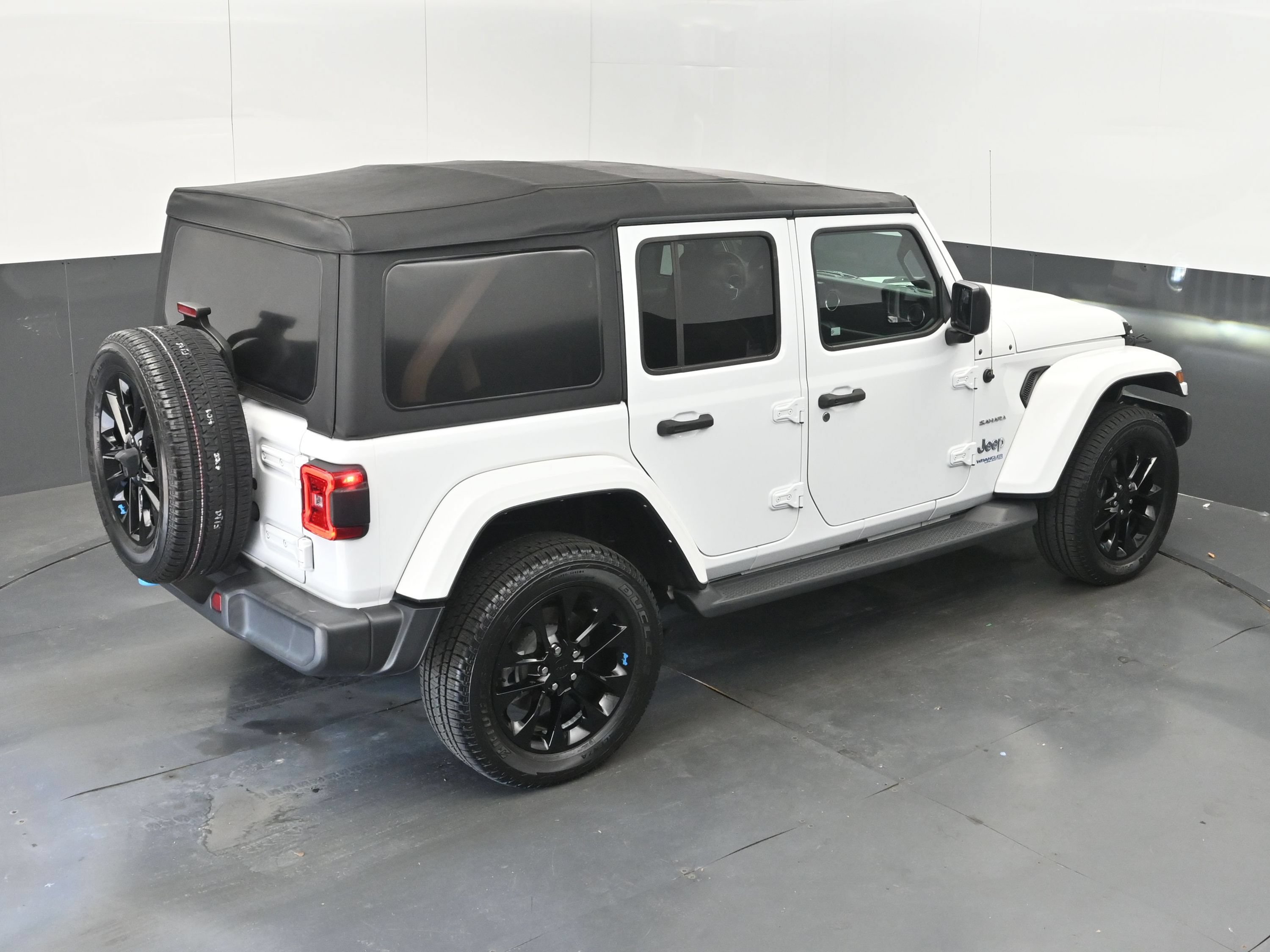 Used 2022 Jeep Wrangler Unlimited Sahara AWD/4WD image 25