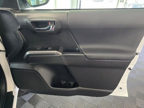 Used 2023 Toyota Tacoma TRD Off-Road image 43