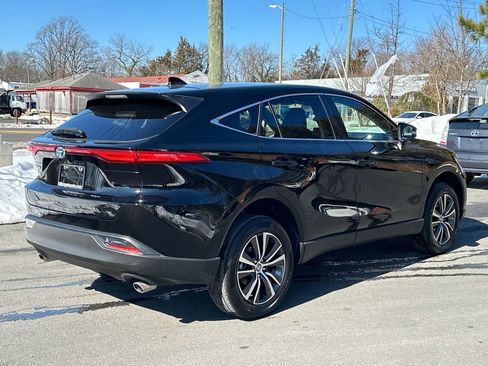 Used 2023 Toyota Venza LE image 4