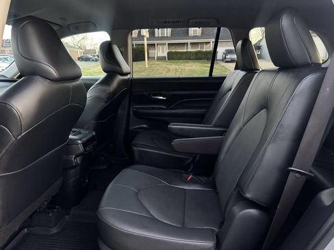 Used 2024 Toyota Grand Highlander AWD image 16