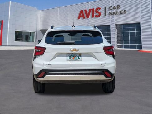 Used 2025 Chevrolet Trax LT w/ LT Convenience Package FWD image 7