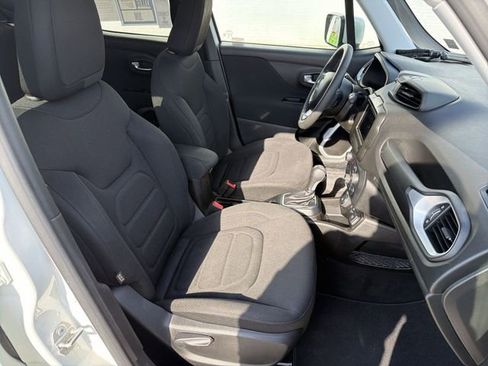 Used 2021 Jeep Renegade Latitude image 25