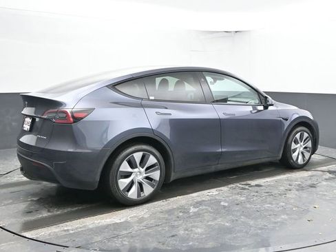 Used 2023 Tesla Model Y Long Range image 10
