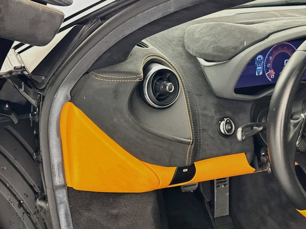Used 2019 McLaren 570S Coupe RWD image 10