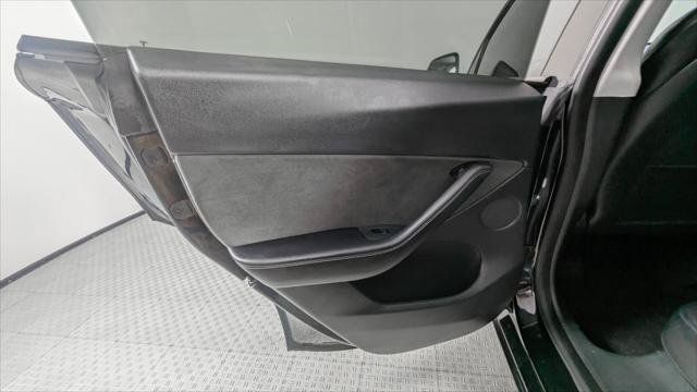 Used 2021 Tesla Model Y Long Range AWD/4WD image 16
