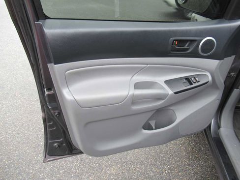 Used 2012 Toyota Tacoma 2WD Access Cab w/ SR5 Pkg image 14