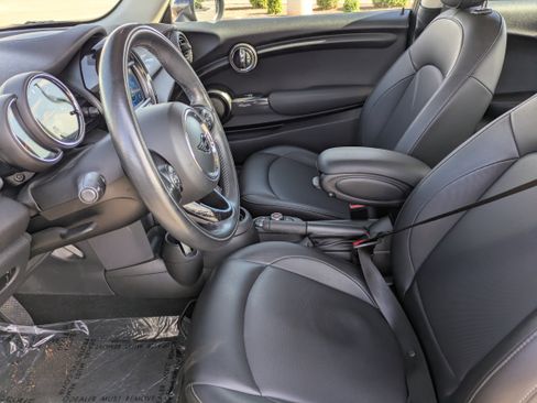 Used 2019 MINI Cooper 2-Door Hardtop image 25