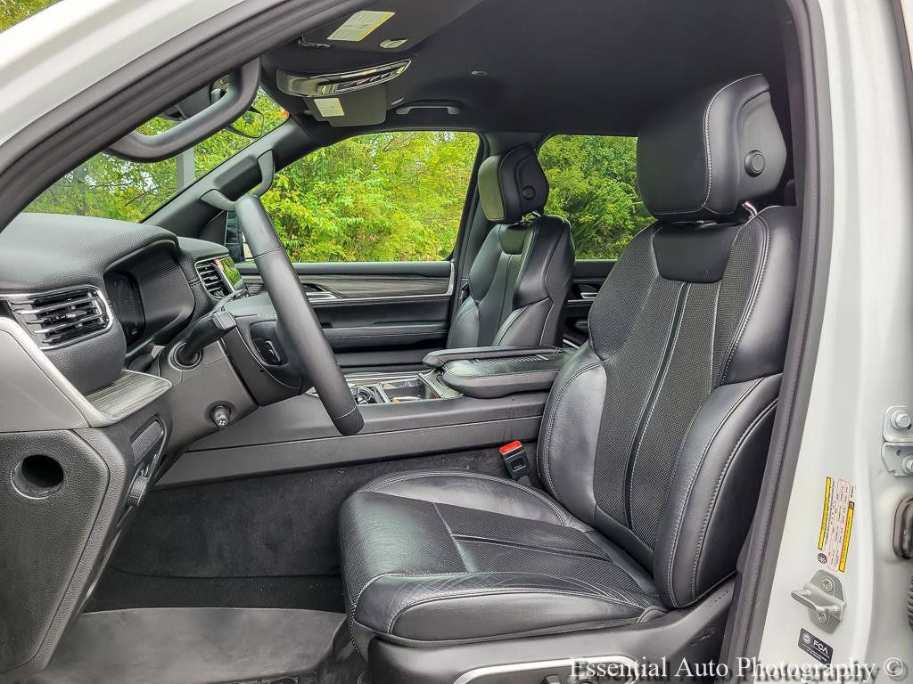 Used 2024 Jeep Wagoneer L Series II w/ Flexible Seating Group RWD image 8