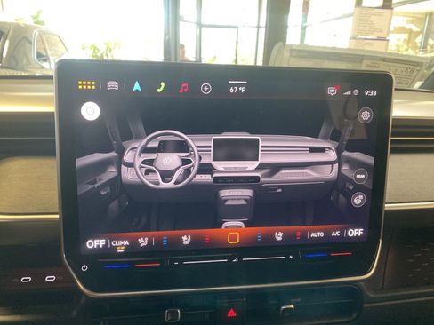 New 2025 Volkswagen ID. Buzz Pro S RWD image 17