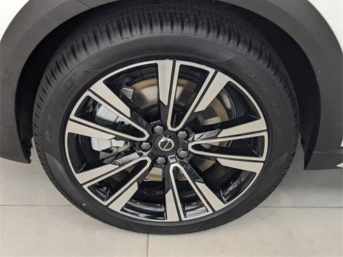 New 2026 Volvo V60 B5 Cross Country Ultra w/ Protection Package Premier image 13