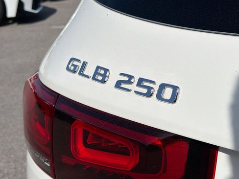 Used 2023 Mercedes-Benz GLB 250 image 13