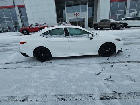 Used 2025 Toyota Camry SE image 2