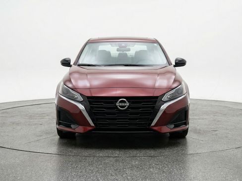 Used 2025 Nissan Altima 2.5 SV FWD image 2