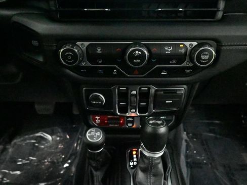 Used 2024 Jeep Wrangler Unlimited Rubicon 4xe AWD/4WD image 14