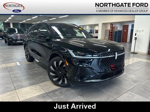 Used 2024 Lincoln Nautilus Reserve w/ Equipment Group 203A AWD/4WD image 1