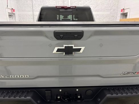 Used 2025 Chevrolet Silverado 2500 ZR2 w/ Technology Package AWD/4WD image 5