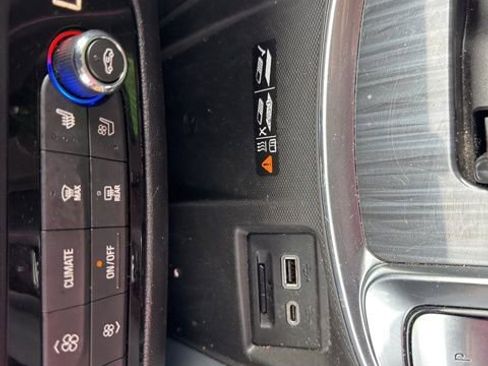 Used 2024 Buick Enclave Premium image 25