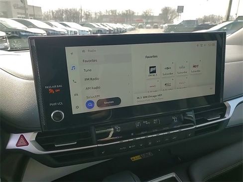 Used 2025 Toyota Sienna XLE w/ XLE Plus Package image 19