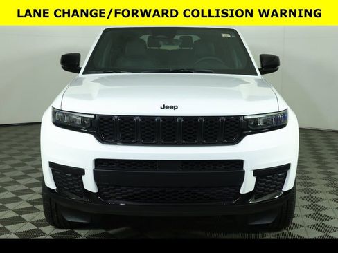 New 2025 Jeep Grand Cherokee L Altitude image 9