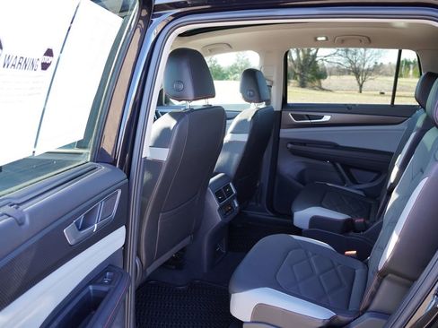 Used 2024 Volkswagen Atlas Peak Edition SEL AWD/4WD image 17