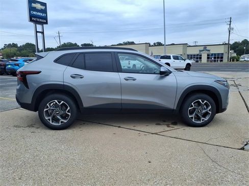 New 2026 Chevrolet Trax LT w/ Driver Confidence Package image 2