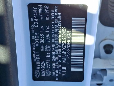 Certified 2025 Hyundai Elantra Sport image 28