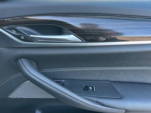 Used 2023 BMW 530e w/ Executive Package image 18