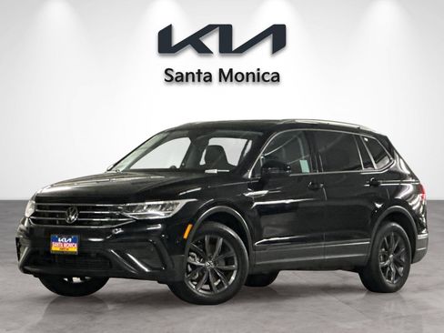 Used 2022 Volkswagen Tiguan SE image 2