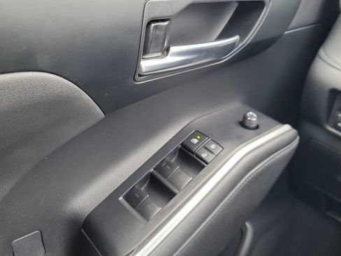 Used 2023 Toyota Highlander XLE FWD image 20