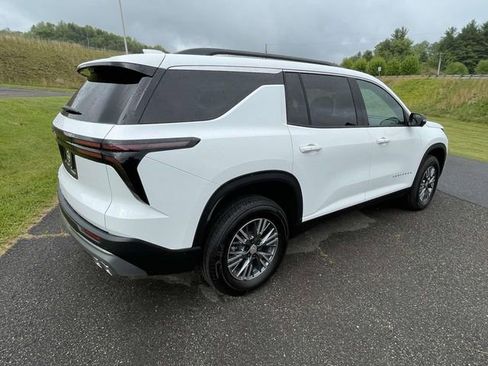 New 2026 Chevrolet Traverse LT w/ Driver Confidence Package AWD/4WD image 7