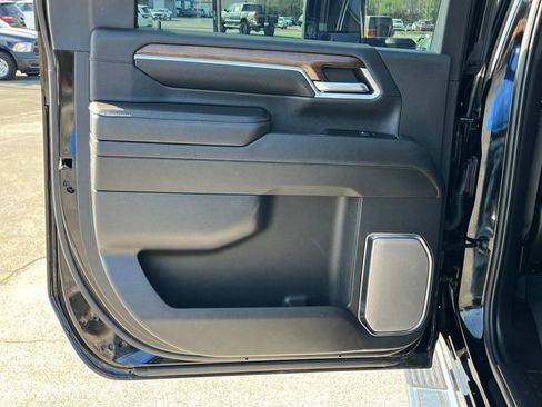 Used 2024 Chevrolet Silverado 2500 High Country w/ Technology Package AWD/4WD image 8