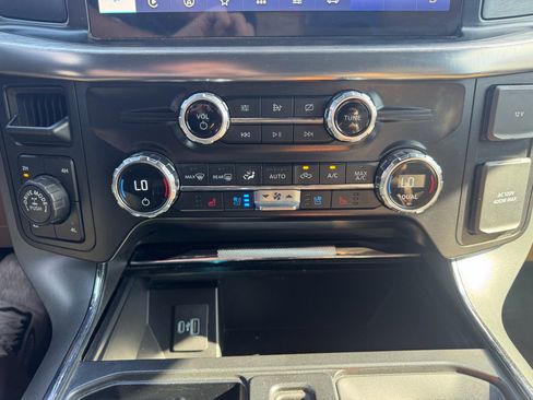 Used 2021 Ford F150 Lariat w/ FX4 Off-Road Package AWD/4WD image 23