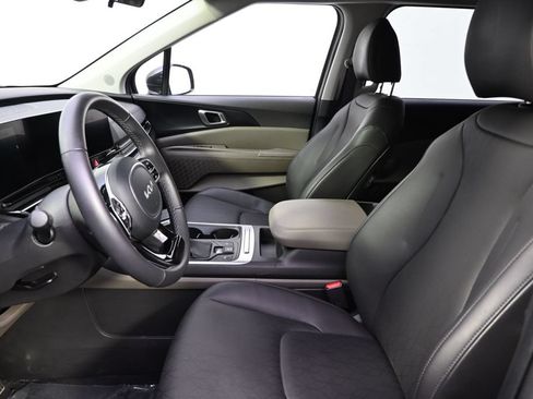 Used 2026 Kia Carnival FWD image 13