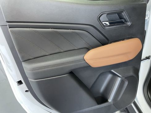 New 2025 GMC Canyon AT4 image 9