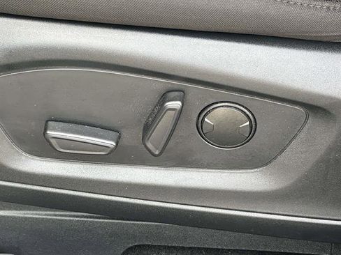 Used 2023 Ford Explorer XLT image 16