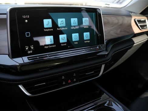 New 2026 Volkswagen Atlas SE image 13