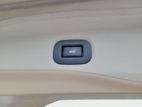 Used 2017 Nissan Rogue SL FWD image 14