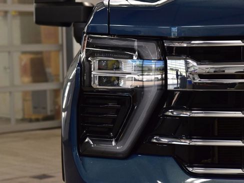 Used 2024 Chevrolet Silverado 2500 LTZ w/ LTZ Premium Package AWD/4WD image 12
