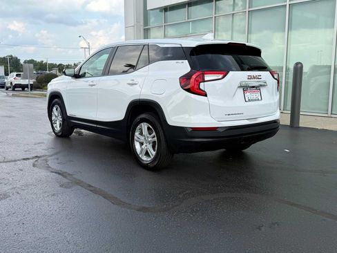 Used 2024 GMC Terrain SLE w/ LPO, Cargo Package FWD image 6