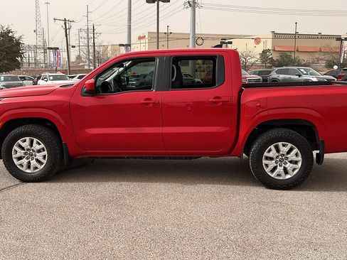 Used 2022 Nissan Frontier SV image 4