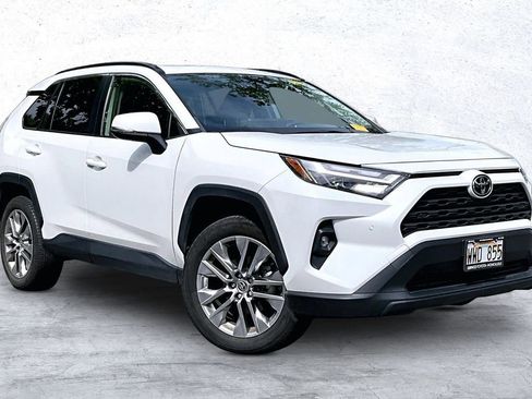 Used 2023 Toyota RAV4 XLE Premium image 11