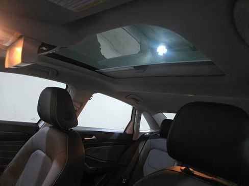 Used 2025 Volkswagen Jetta SEL image 8