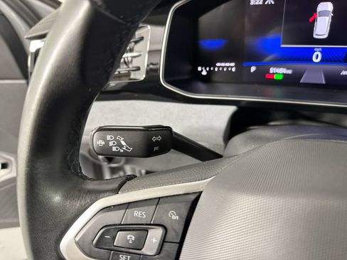 Used 2025 Volkswagen Jetta SE FWD image 15