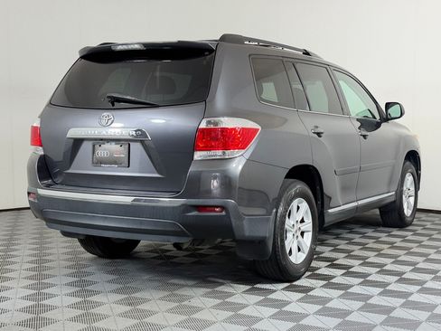 Used 2013 Toyota Highlander SE FWD image 9