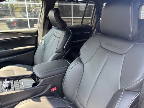 New 2025 Jeep Grand Cherokee Overland w/ Adv Protech Group III AWD/4WD image 18