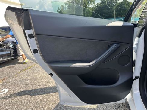 Used 2021 Tesla Model Y Long Range AWD/4WD image 18
